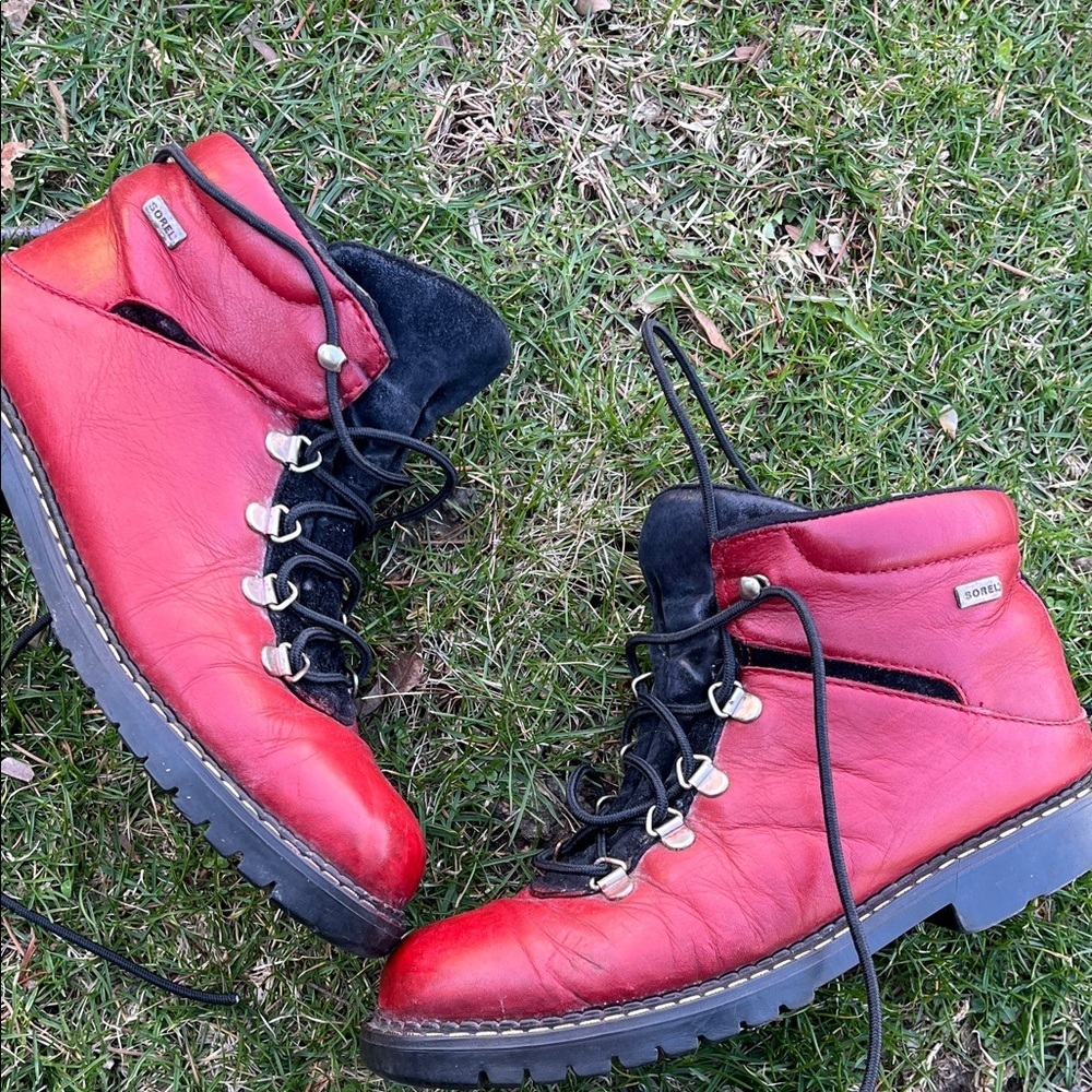 Sorel Women's Red Lace Up Boots 7 vintage